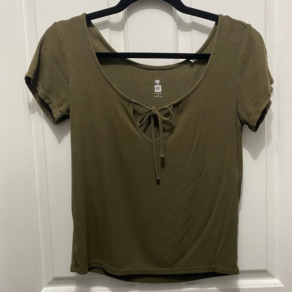 Green fitted boutique shirt with cute tie in front! Very comfy!